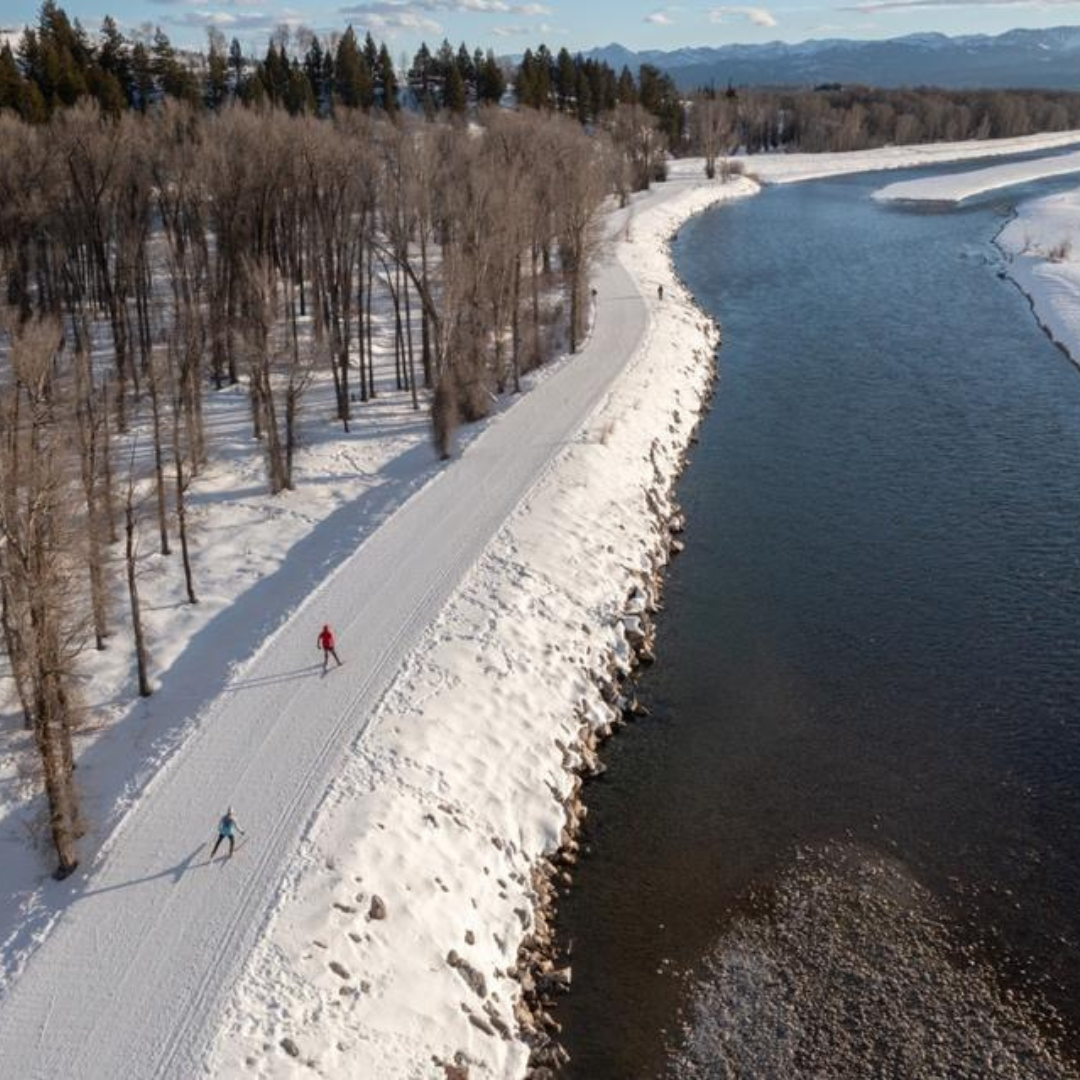 Nordic skiiers at Emily's Pond in Jackson